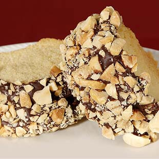 peanut-butter-cup-pound-cake-whoopie-pies