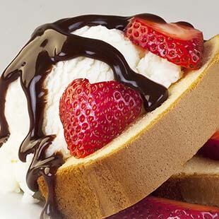 pound-cake-ice-cream-strawberries-chocolate-drizzle